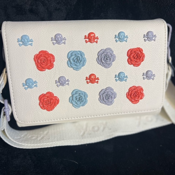 ☠️💜BETSEY JOHNSON XOSYBIL
ROSE & SKULL CROSSBODY BAG💜☠️NWT - Picture 4 of 15